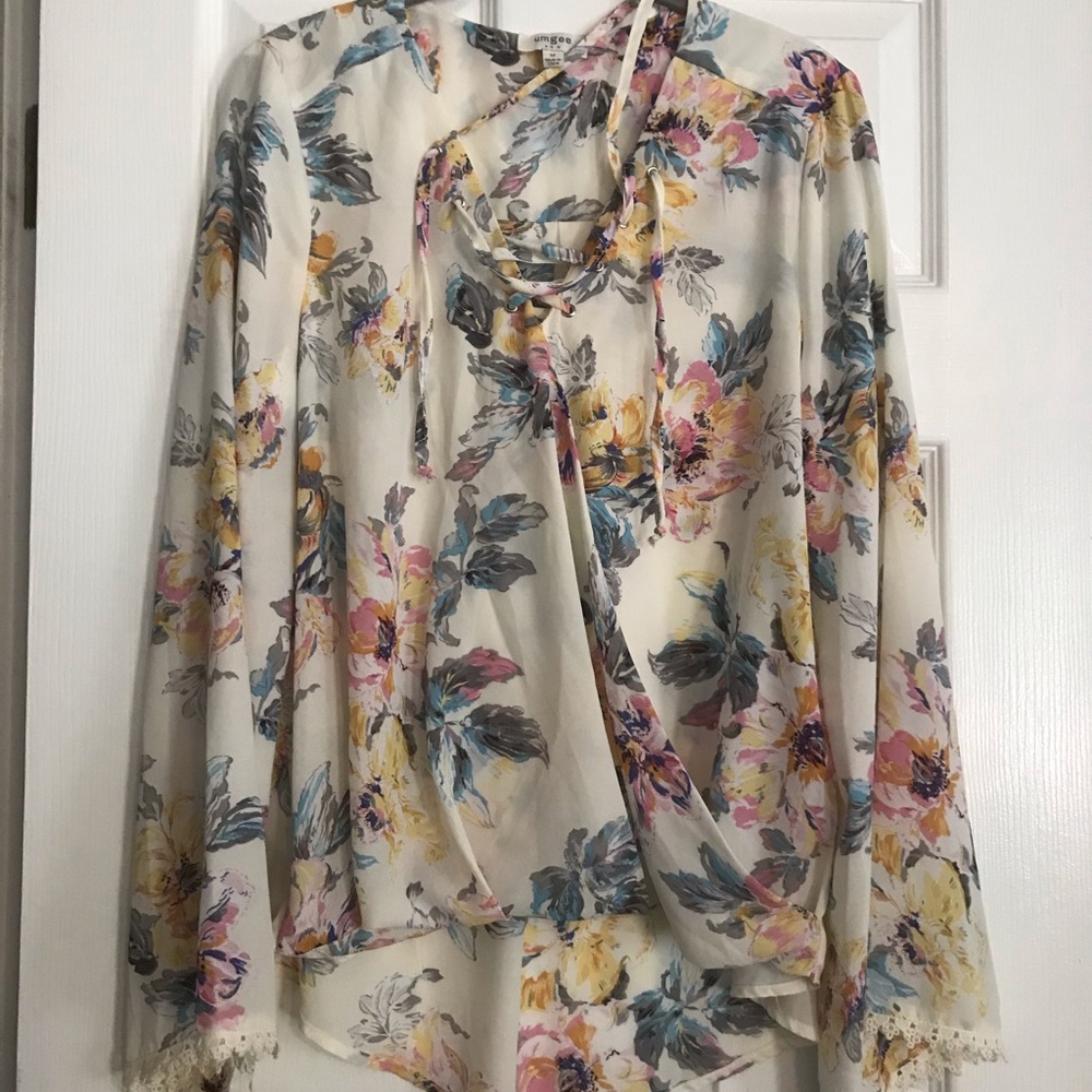 Umgee size medium floral blouse